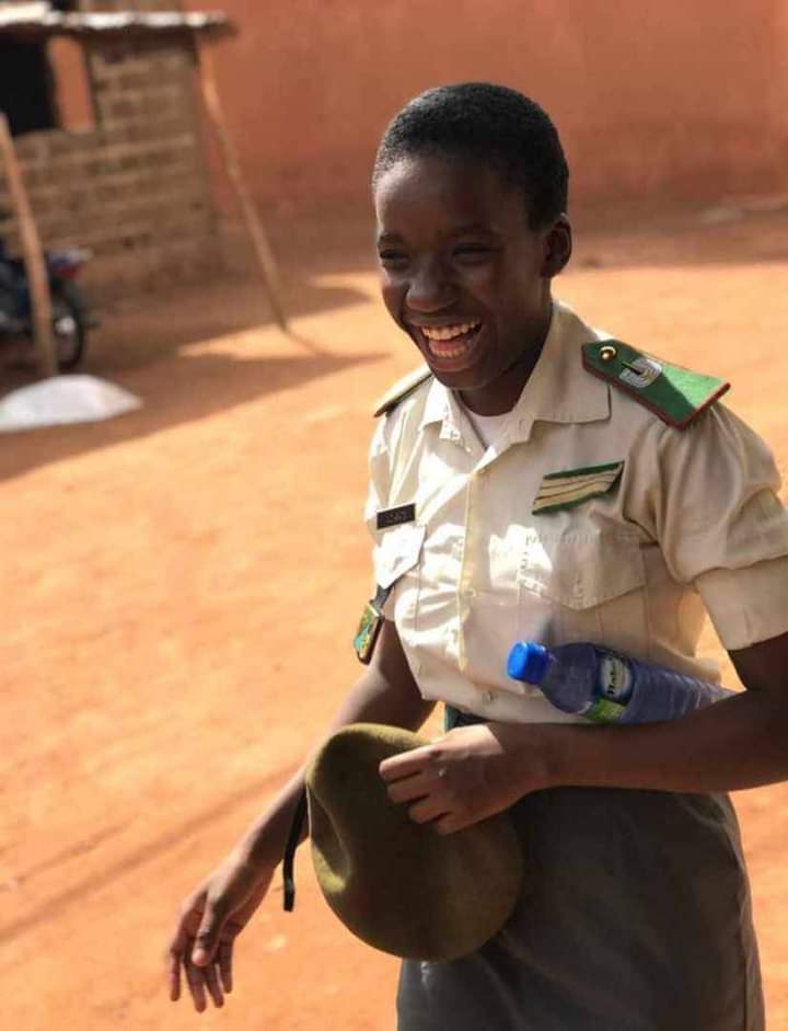 <p>Elle s'appelle <strong>Maymouna DIABATÉ(13 ans)</strong>, elle est du Prytanée militaire de Kati. La première nationale du DEF malien 2022.</p>